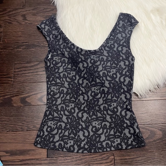 Garage | Top - Picture 2 of 5